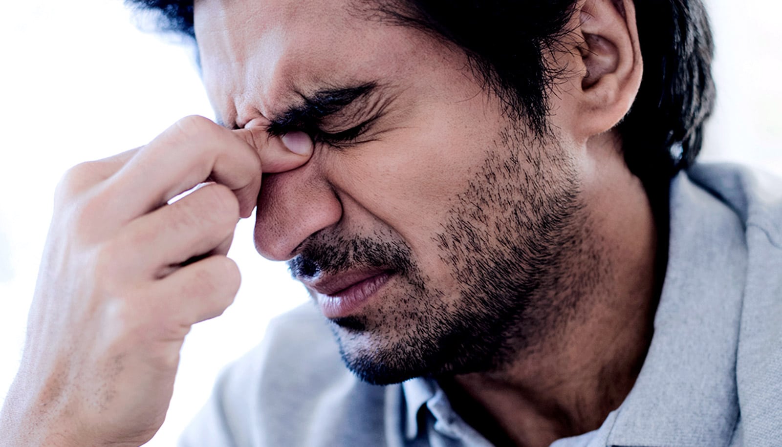 FuturityNews's tweet card. For the first time, researchers have studied what happens in the brains of people who have migraines when they haven’t slept enough.