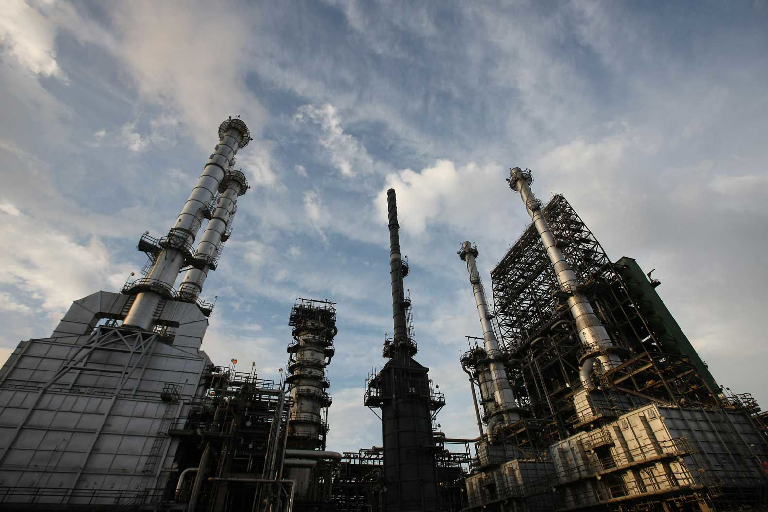 venanalysis's tweet card. Venezuela has reacted to the departure of Western corporations by redirecting oil exports to customers in China.