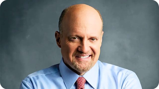 FNez_Blogger's tweet card. Jim Cramer remains skeptical about AMC, but retail investors continue to support the company amid recent positive developments.