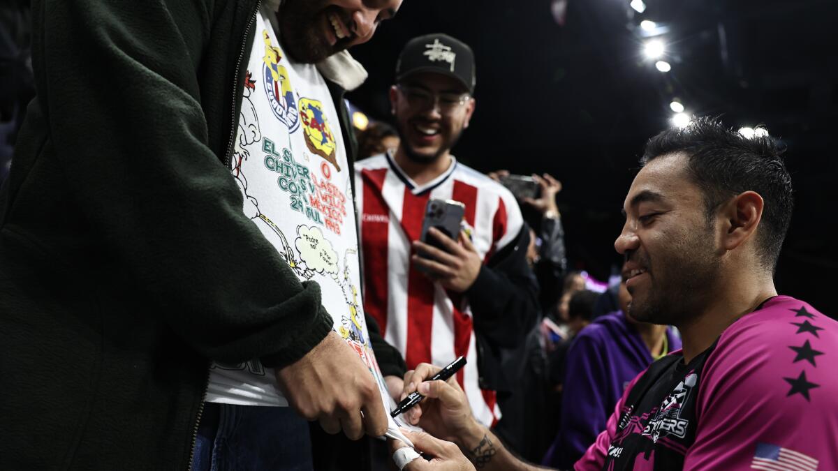 latimesespanol's tweet card. Los Empire Strykers han anunciado este lunes la firma de un nuevo contrato con Marco Fabián, que mantendrá al exmundialista mexicano con el club del sur de California hasta la campaña 2026-27 de la...