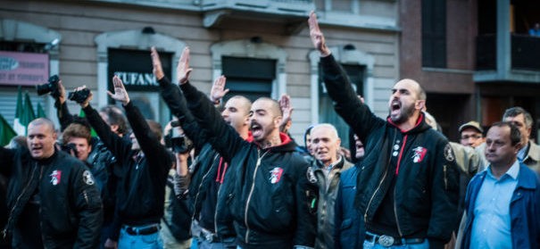 IslamiQde's tweet card. An einem Bahnhof in Oberbayern wird ein 37-Jähriger auffällig: Unter anderem soll er "Heil Hitler" gerufen haben. Er ist bereits polizeilich bekannt – mehrfach.