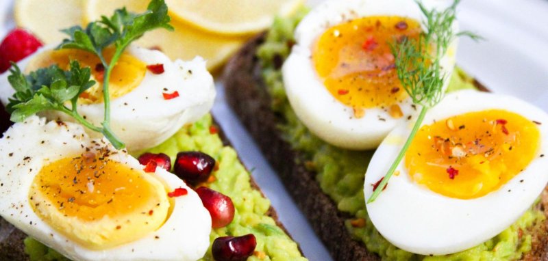 DrIanWeissman's tweet card. A new egg study from researchers in Australia has produced sunny-side-up results for the oft-maligned breakfast staple in terms of blood cholesterol.