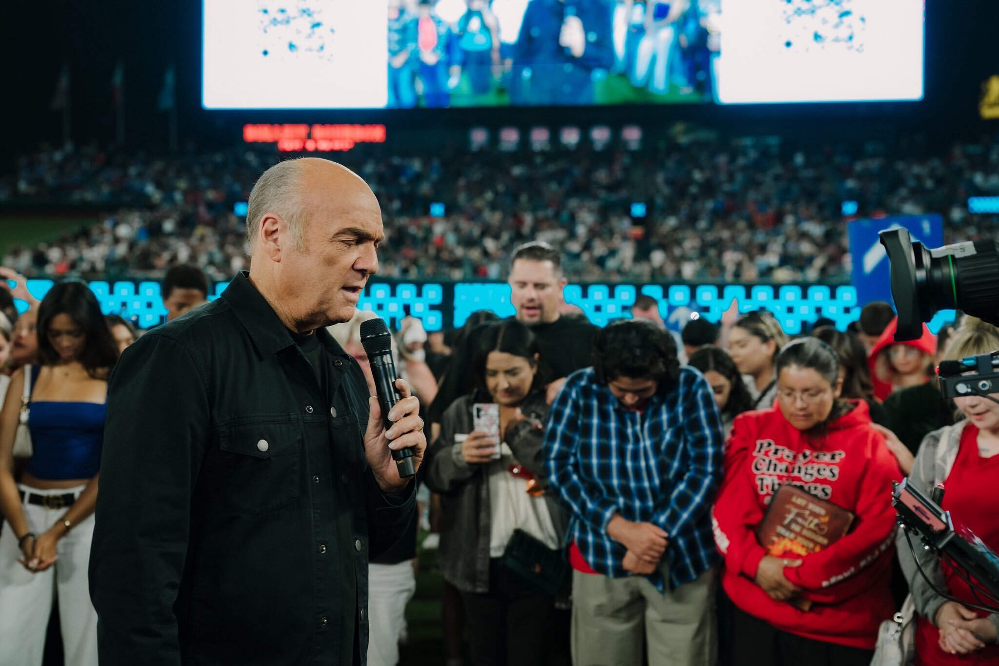 greglaurie's tweet card. More than 45,000 people packed Angel Stadium on Saturday night for the annual Harvest Crusade, an evangelistic event led by pastor Greg Laurie, with another 200,000 tuning in online and over 500...