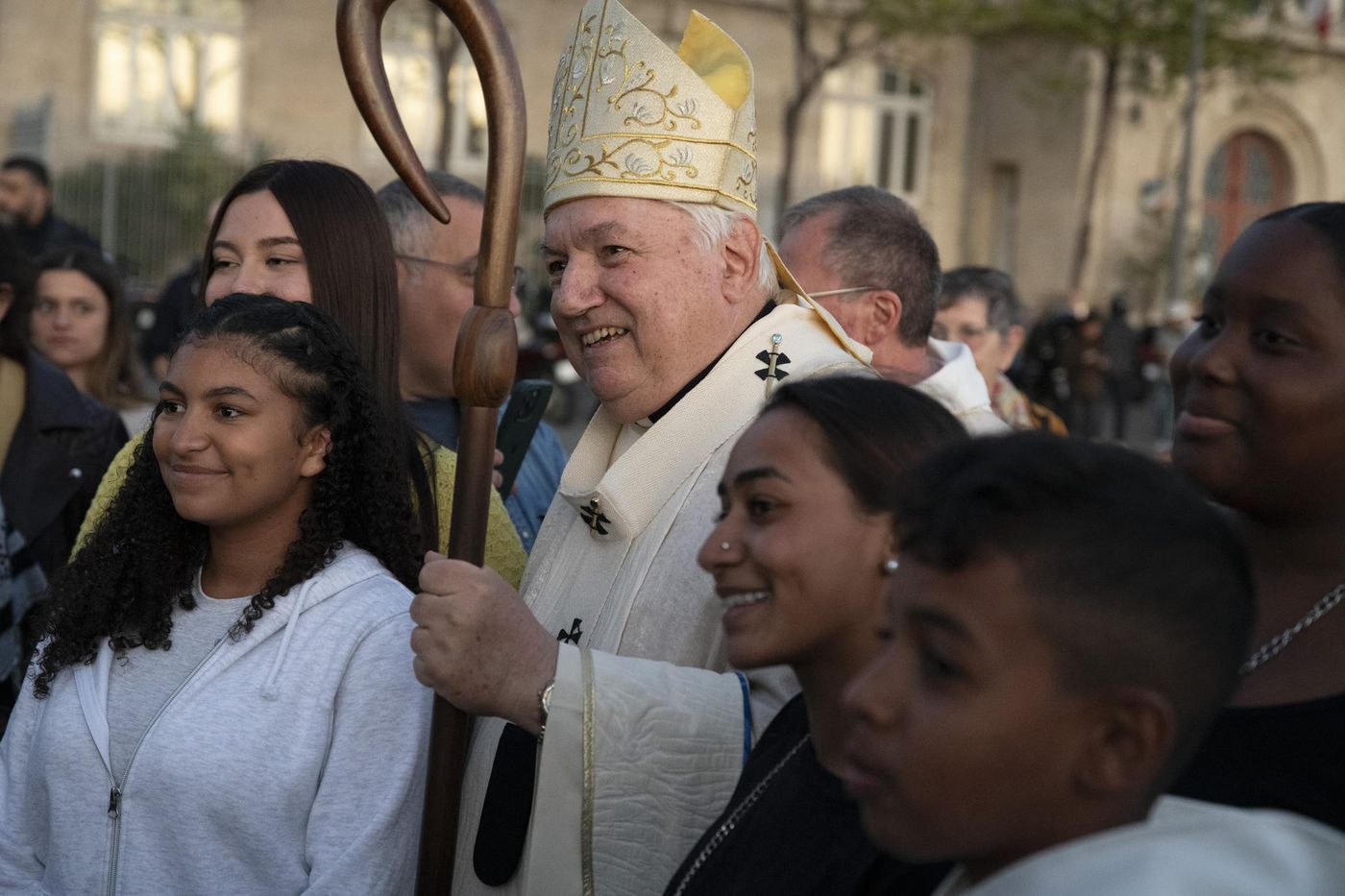 heloise_dn's tweet card. Élu à la tête de la Conférence des évêques de France il y a trois mois, le cardinal Jean-Marc Aveline entre en fonction ce mardi 1er juillet. Du « boom des catéchumènes » au dialogue interreligieux...