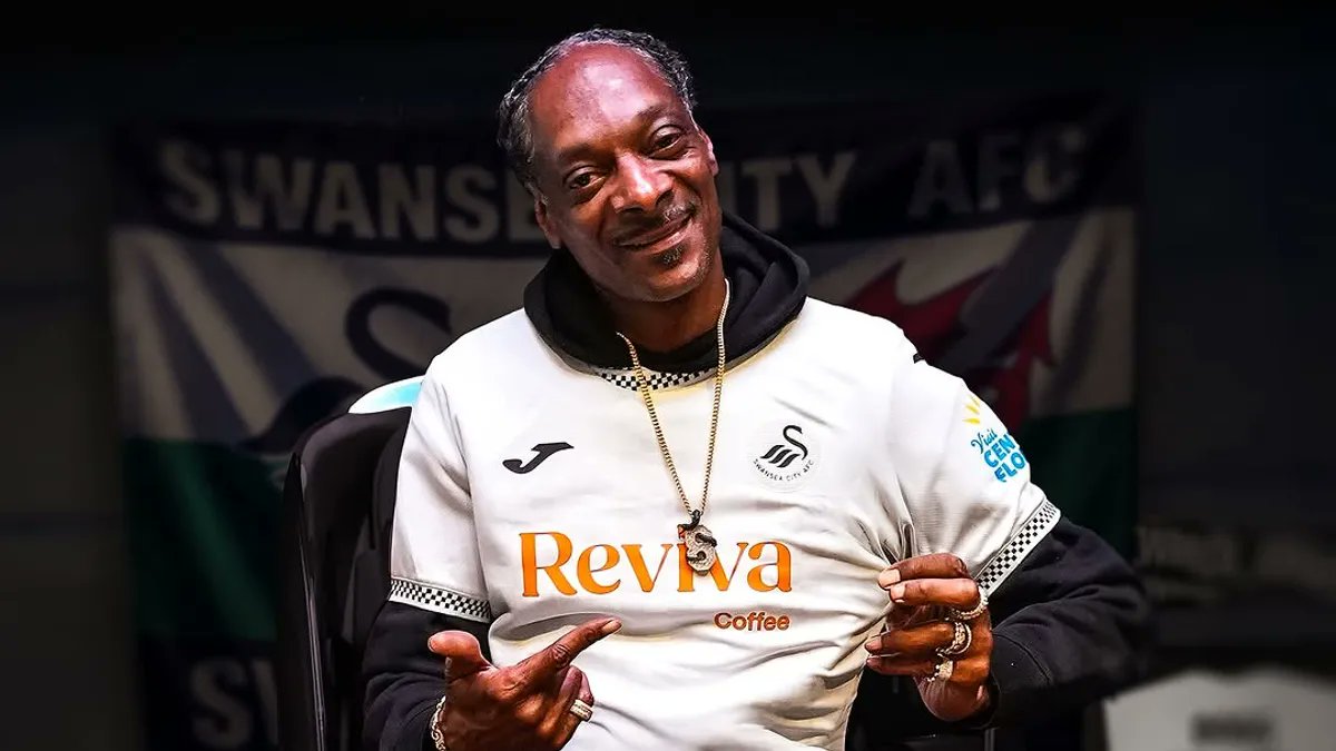RiSARAV's tweet card. Snoop Dogg has purchased a stake in Welsh football club, Swansea City, becoming the latest celebrity to invest in a UK-based soccer team.