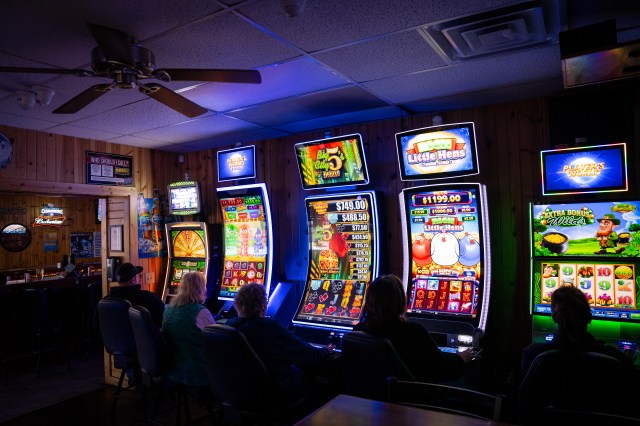 chicagotribune's tweet card. If Ald. William Hall gets his way, gambling machines will start popping up in places like bars and restaurants to help address Chicago’s budget woes.