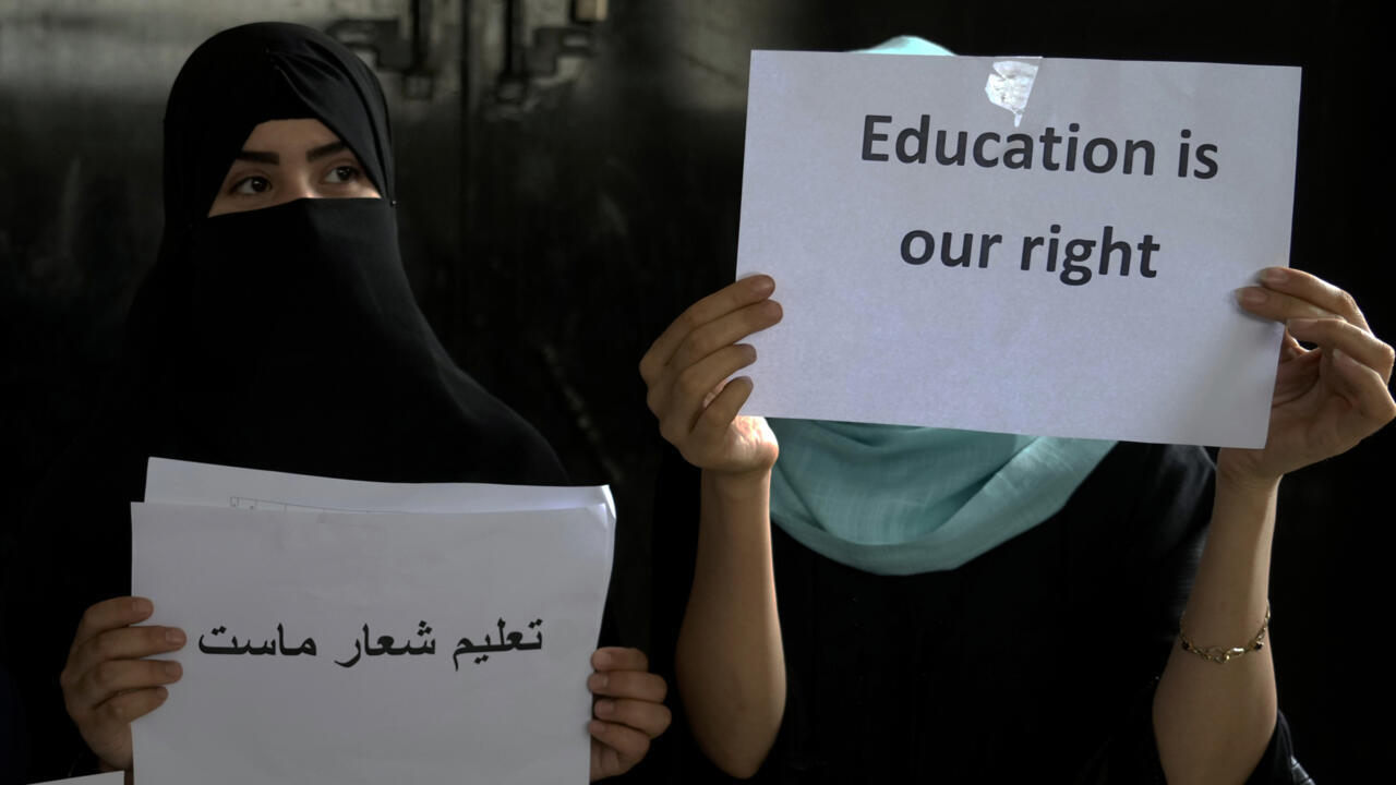 AngelaGhayour_'s tweet card. اعلام نتایج سراسری کنکور ١٤‬٠٤‬ در افغانستان، موجی از واکنش تند فعالان حقوق زن، نویسندگان و تحلیل‌گران سیاسی را در پی داشته‌است. آنان این روند را مصداق «فاجعۀ تمام‌عیار انسانی» و «آپارتاید جنسیتی» و...