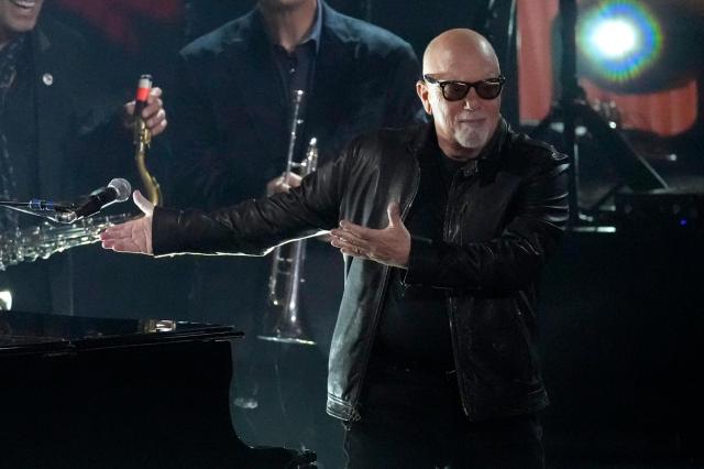 chicagotribune's tweet card. Singer Billy Joel canceled all his upcoming concerts across North America and England after being diagnosed with fluid buildup in his brain that has affected his “hearing, vision and balance.”