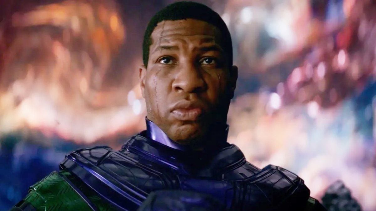 TheMarySue's tweet card. Kevin Feige says that they were planning to pivot away from Kang the Conqueror before everything happened with Jonathan Majors.