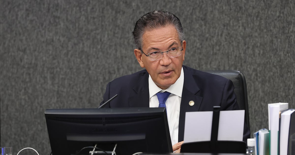 dubarretto_'s tweet card. AGU apresentou processo de 2,4 mil páginas ao corregedor nacional de Justiça, Mauro Campbell; procurados, Campbell e CNJ afirmaram que decisão se baseia em resolução do colegiado