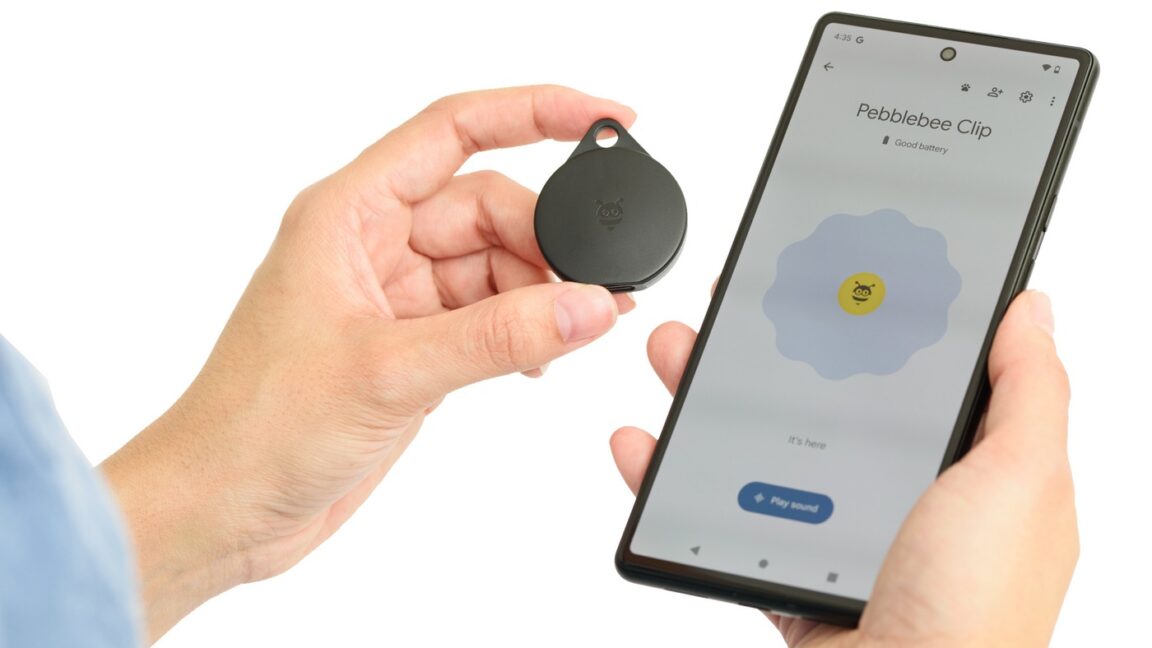 codepo8's tweet card. AirTags don’t have an alert system; Tile trackers charge for the feature.