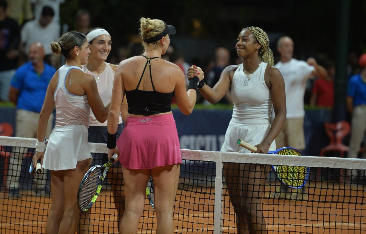 Ubitennis's tweet card. Tennis - WTA | Si fermano Grant e Ambrosio in doppio. Avanzano Quevedo, Prozorova
