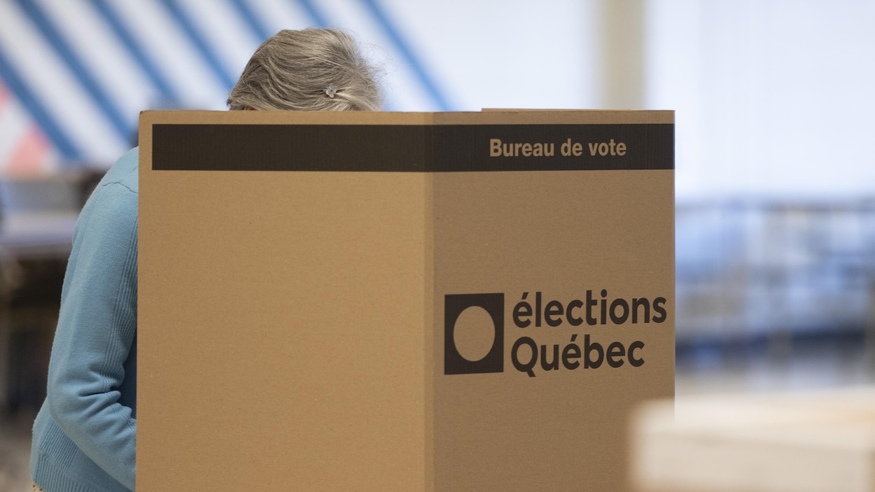 SebBovetSRC's tweet card. L’élection partielle dans la circonscription d’Arthabaska sera déclenchée mardi, à la suite d’un décret spécial du Conseil des ministres, a appris Radio-Canada.