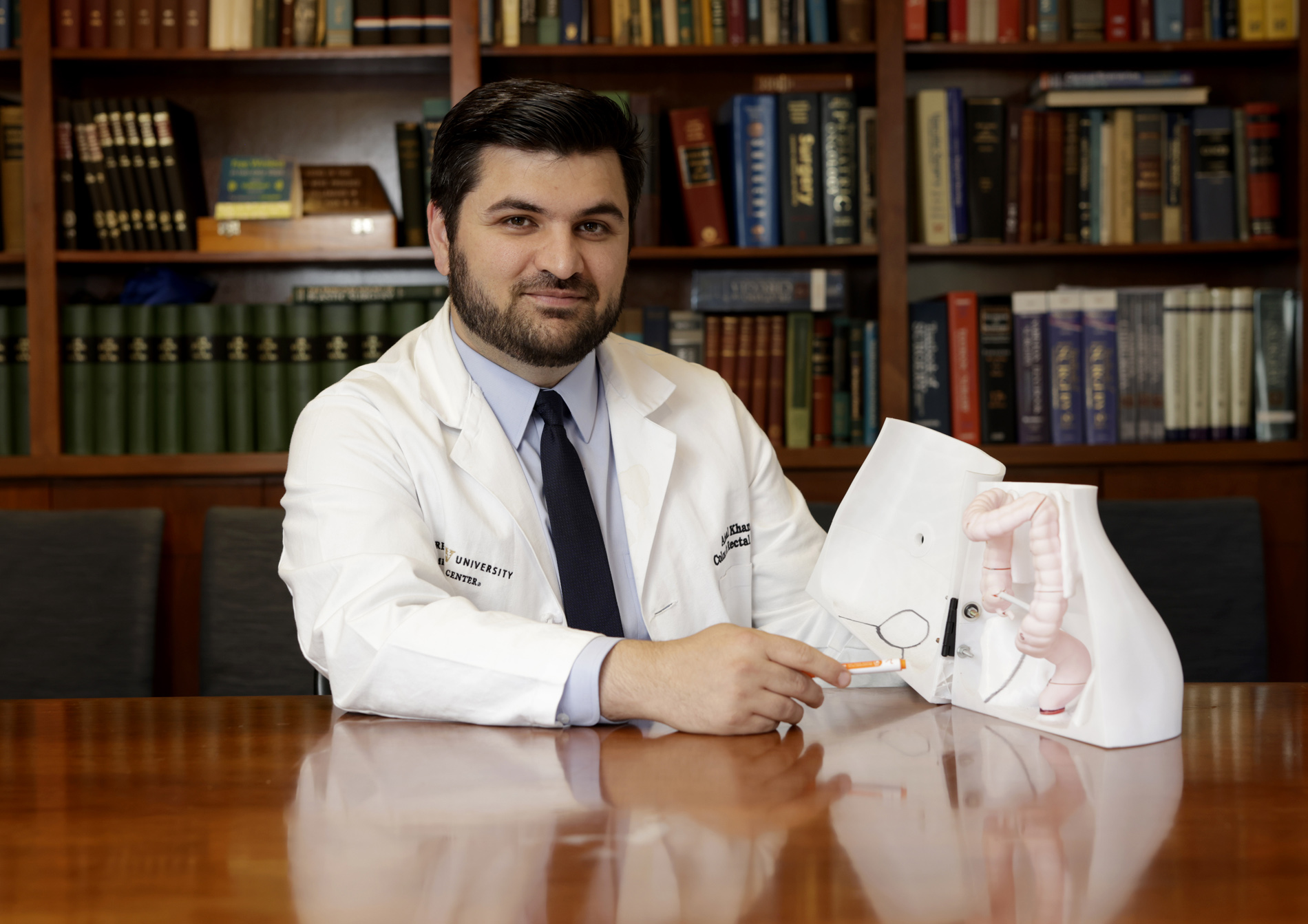 VUMCDiscoveries's tweet card. Vanderbilt surgeon created 3D models of the lower digestive tract to help explain procedures during during preoperative consultations.