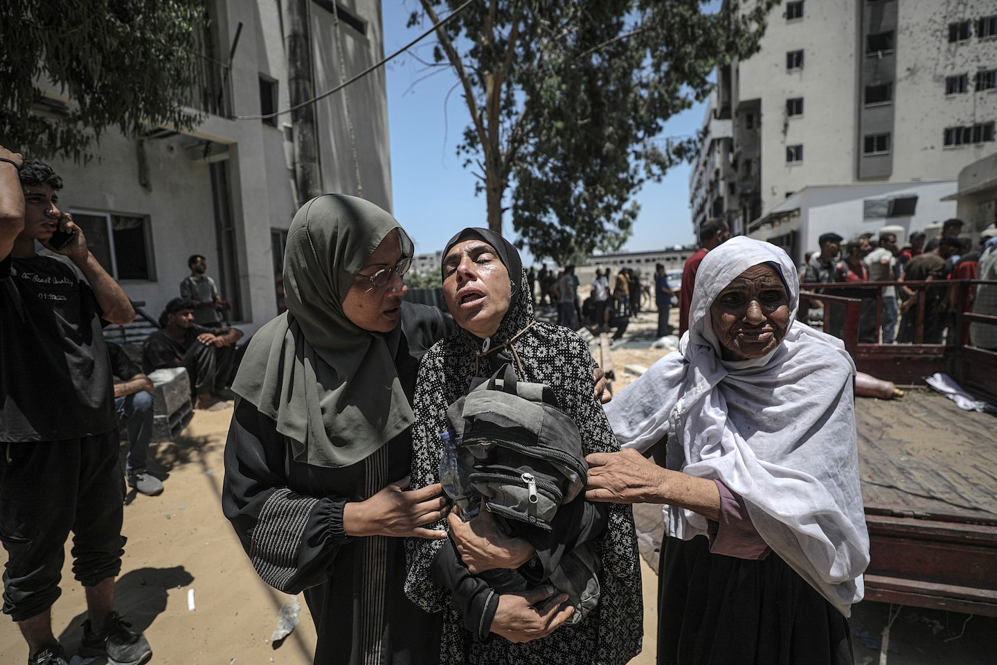 washingtonpost's tweet card. The attacks came as Israel’s military expanded ground operations in central Gaza, displacing more civilians amid a severe hunger crisis.