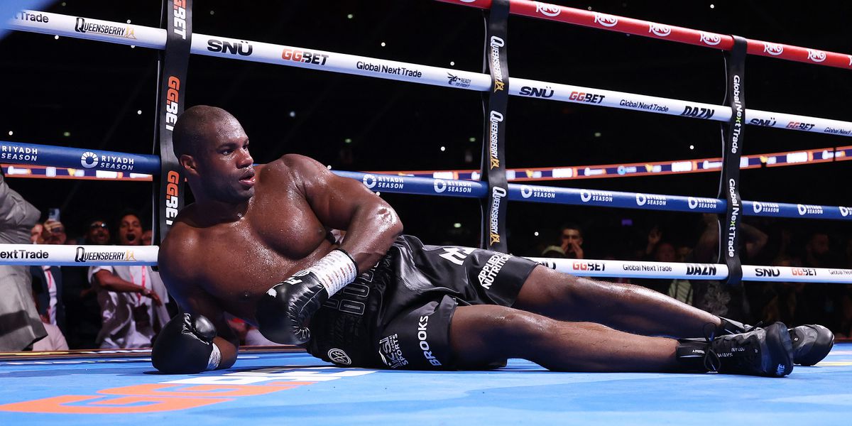 badlefthook's tweet card. Tony Bellew says it’s well established that Daniel Dubois will fold once the going gets tough.