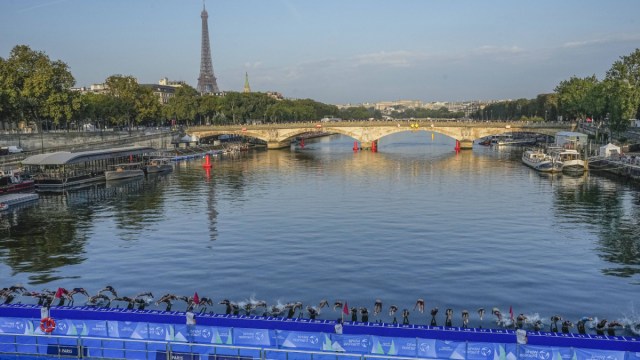 CritReadings's tweet card. The panel discusses narrative lines straight and winding in book six, and parallel trips in France in book seven, including Tristram’s three visits to Auxerre: as a child, as a young man, and…