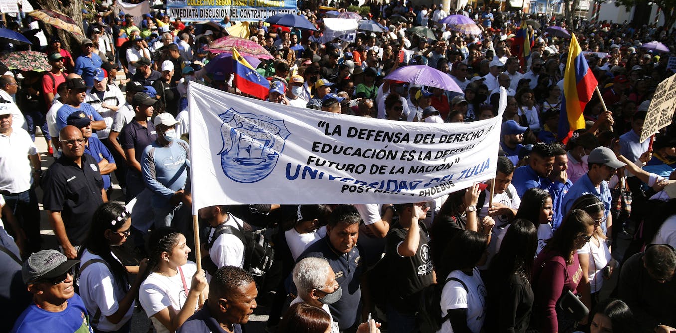 bscharifker's tweet card. La crisis económica de Venezuela se refleja en sus universidades: descienden la calidad de su enseñanza y la capacidad investigativa, y empeora el mantenimiento de sus infraestructuras.
