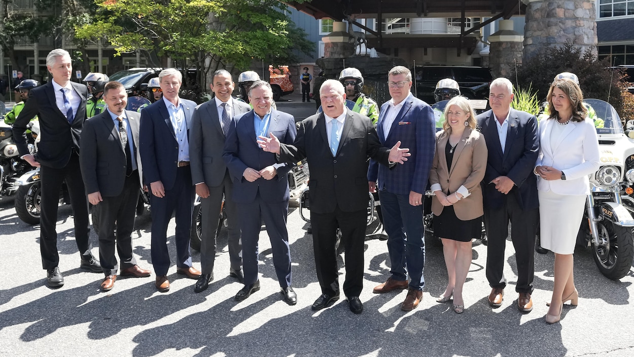 s_desrosiers's tweet card. Les premiers ministres des provinces et des territoires ont posé leurs valises en Ontario pour entamer la rencontre estivale du Conseil de la fédération.