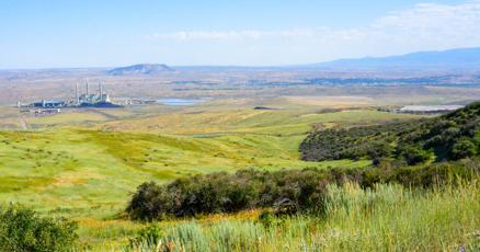 DenverGazette's tweet card. Craig, Colorado and Kemmerer, Wyoming face economic challenges due to coal plant closures. Each has a different plan to save themselves.