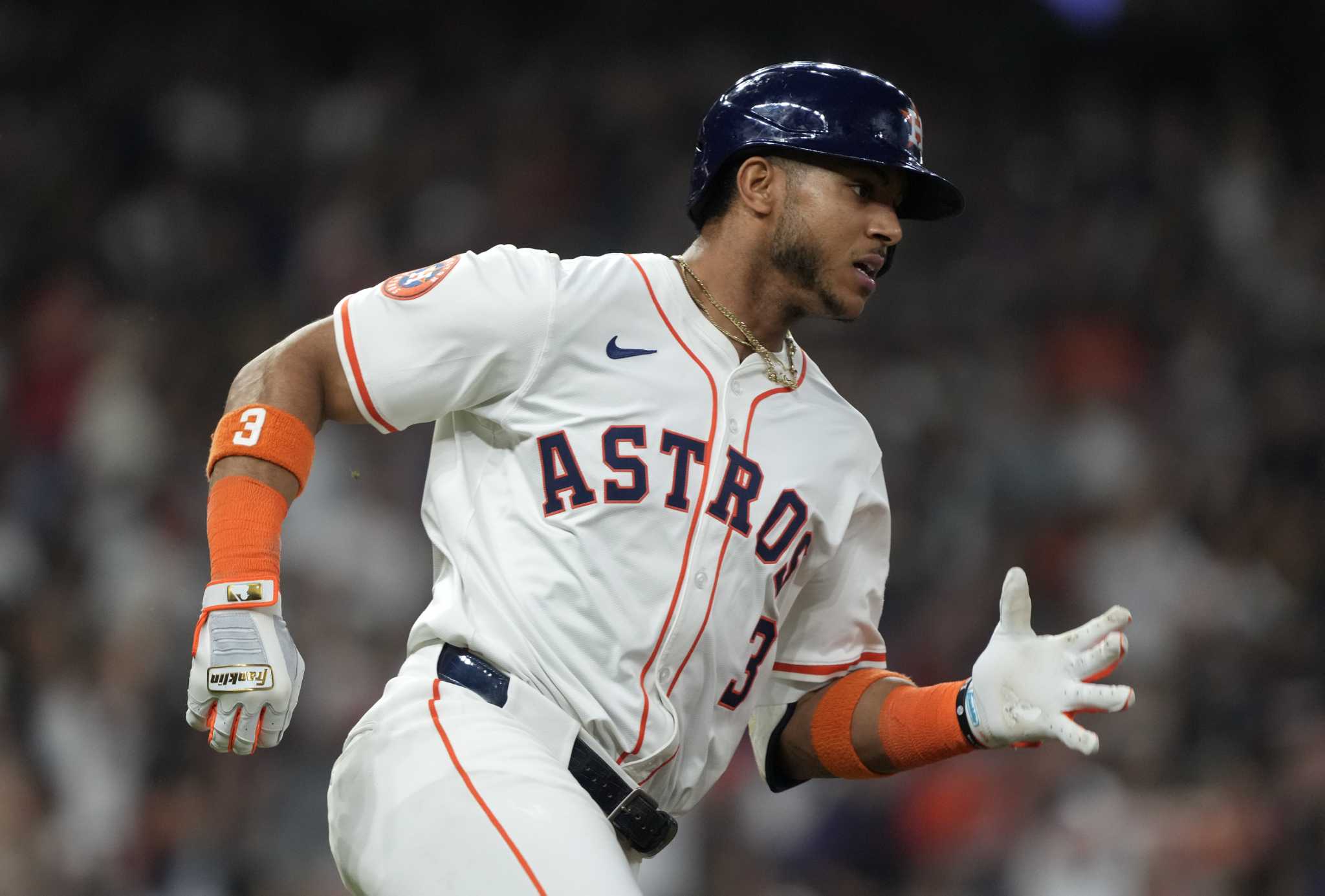 ChronAstros's tweet card. Jeremy Peña has taken on-field batting practice and is expected to face live pitching later this week.