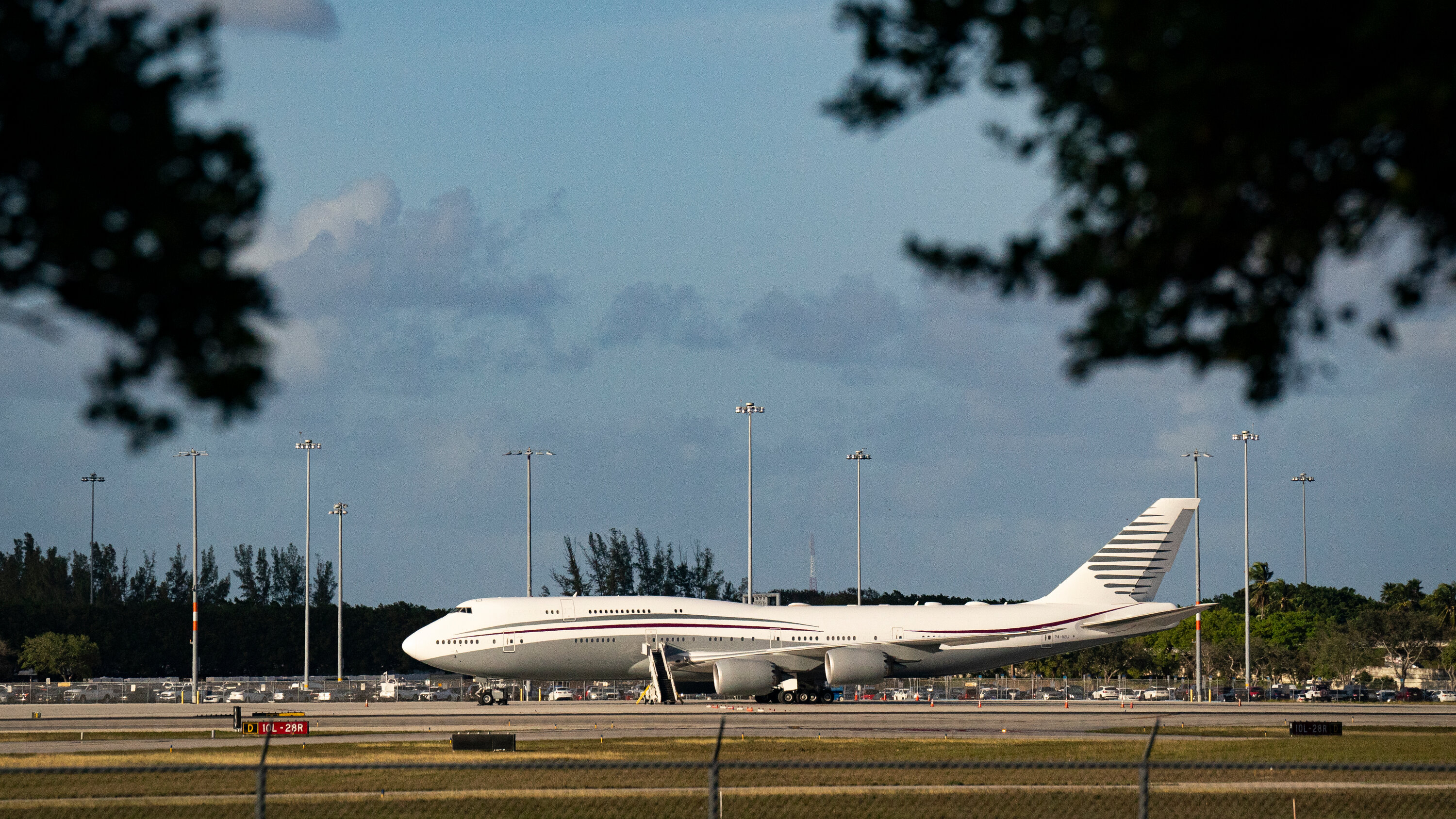 EricSchmittNYT's tweet card. Qatar had been trying to sell off a luxury jet for years, with no luck. Then President Trump’s team set its sights on it.