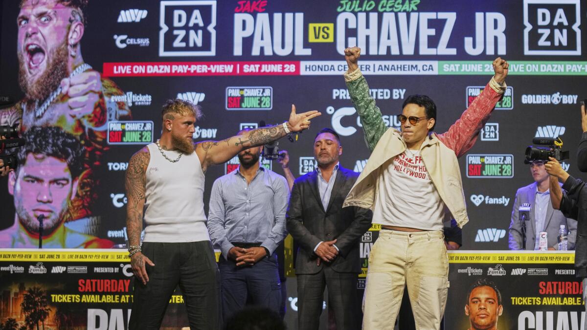 jadelreda's tweet card. Julio César Chávez Jr., el heredero del más grande nombre del pugilismo mexicano, se enfrentará a Jake Paul, un YouTuber convertido en boxeador, en una pelea pactada a 10 asaltos en peso crucero.
