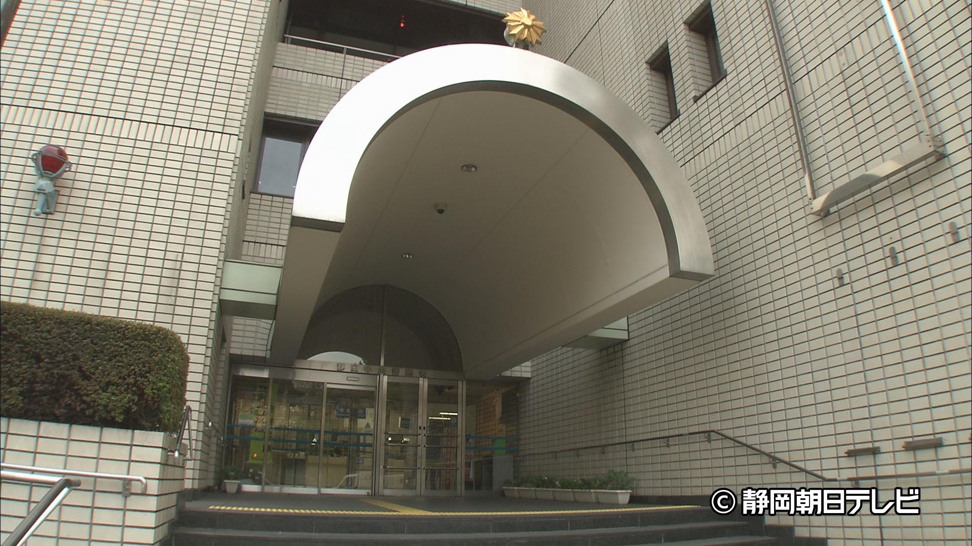 SghrJun's tweet card. 静岡市の自宅で交際相手の女性の首をつかみ、けがをさせたとして、無職で２５歳の男が逮捕されました。飼っている猫のえさのことでトラブルになり、カッとなったと容疑を認めているということです。 　傷害の疑