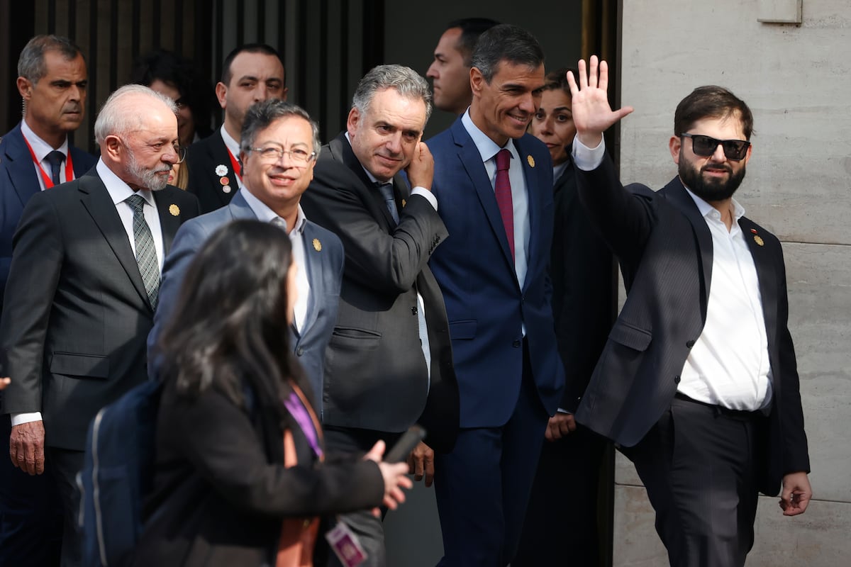 librocrepusculo's tweet card. Los cinco presidentes progresistas reunidos en Santiago llaman a la articulación de la izquierda para hacer frente al avance de la ultraderecha global