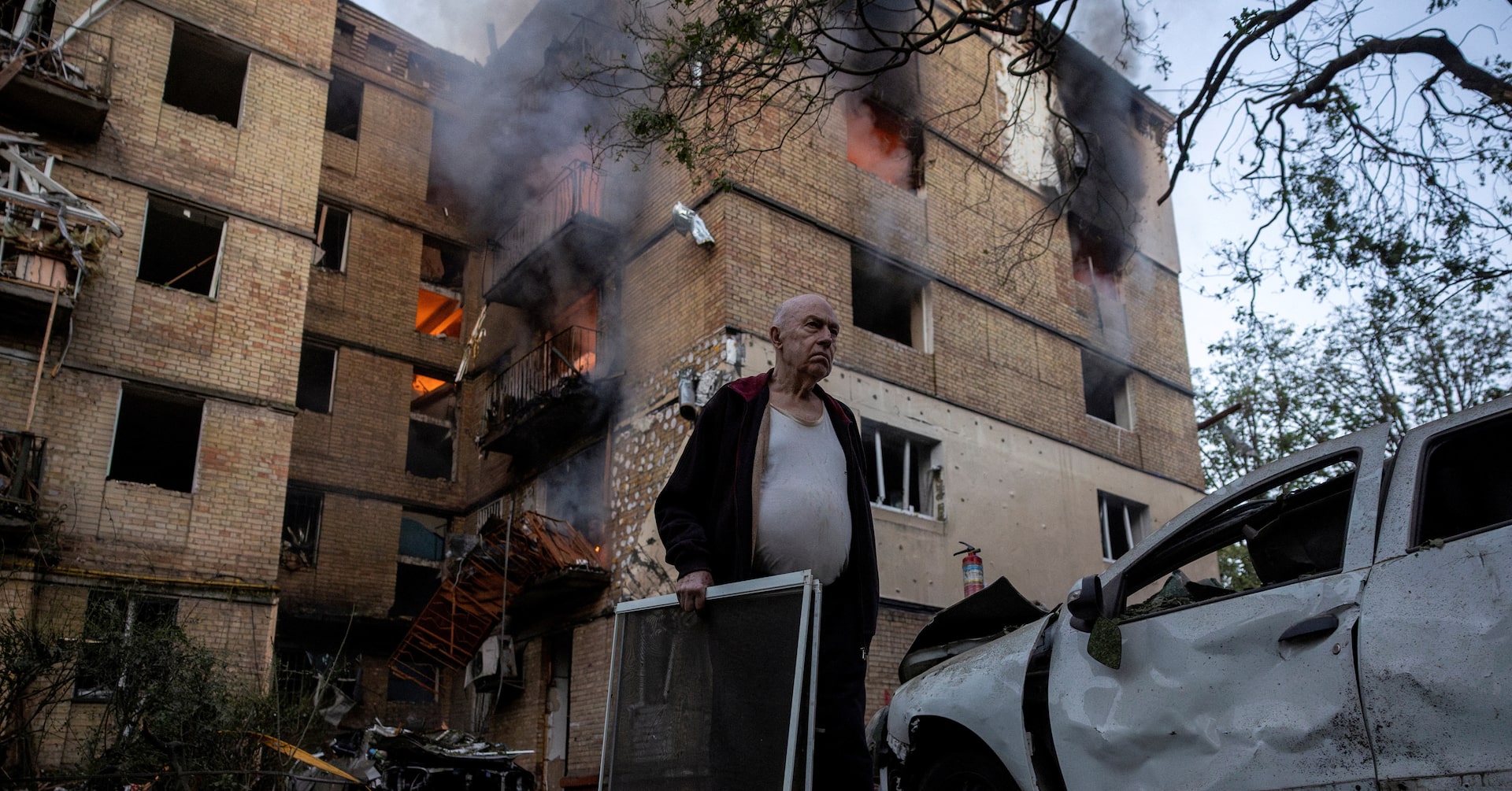 rtorbay's tweet card. Russia flattened a section of an apartment block in Kyiv on Tuesday, its deadliest attack on the Ukrainian capital this year, as a huge barrage of hundreds of drones and dozens of missiles killed at...