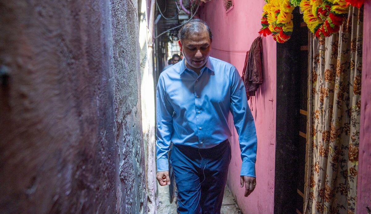 advait_px's tweet card. The billionaire’s firm is snapping up distressed construction companies and winning major redevelopment deals, including the high-stakes overhaul of the Dharavi slum.