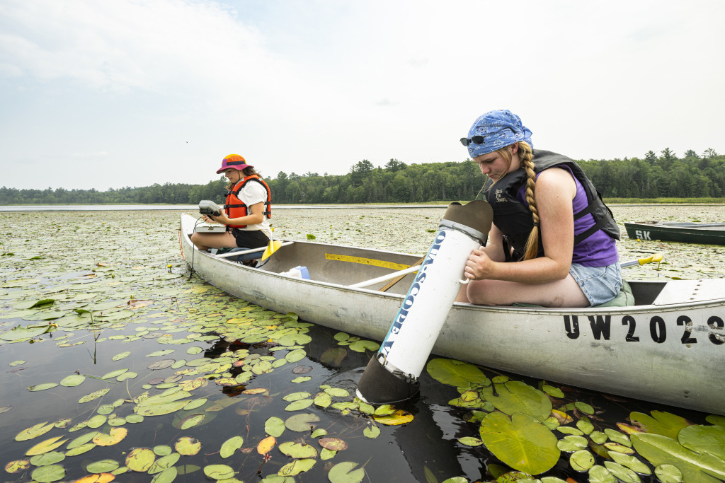 WSRCResearch's tweet card. UW moved up two spots in the ranking, and it had a 13.7% increase in research expenditures over the previous fiscal year, an increase of more than $208 million for the period covering July 2022...