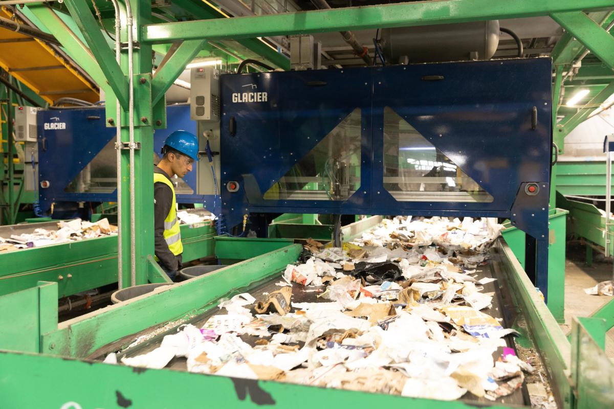 Overture_VC's tweet card. Amazon-backed Glacier has raised $16 million in a Series A funding round to expand its robot recycling fleet.