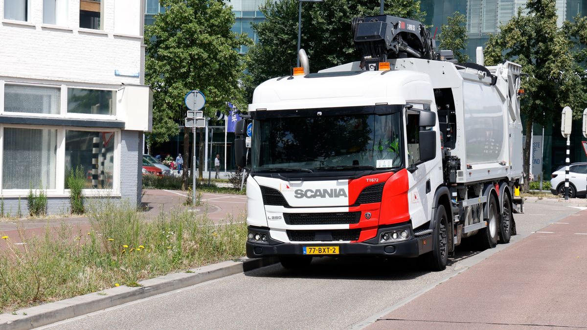 danielkoerhuis's tweet card. Sinds 1 juli krijgen vrachtwagens die niet voldoen aan de eisen van de zero-emissiezone een bekeuring. De zones gelden vanaf 1 januari. Vrachtauto's die rijden op fossiele brandstoffen worden daarmee...