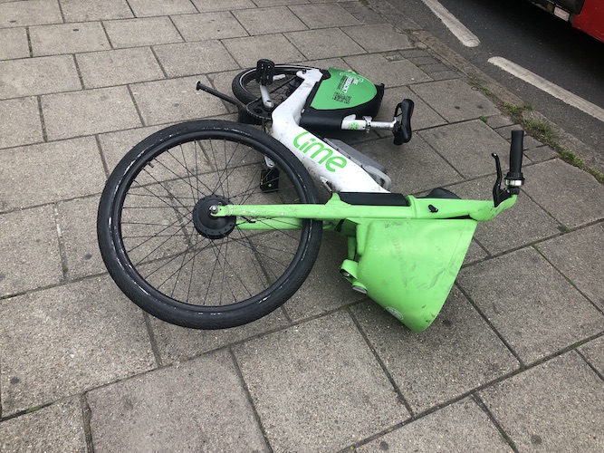 VaneWriter's tweet card. An unexpected assault on a mis-parked e-bike prompted a bout of random speculation