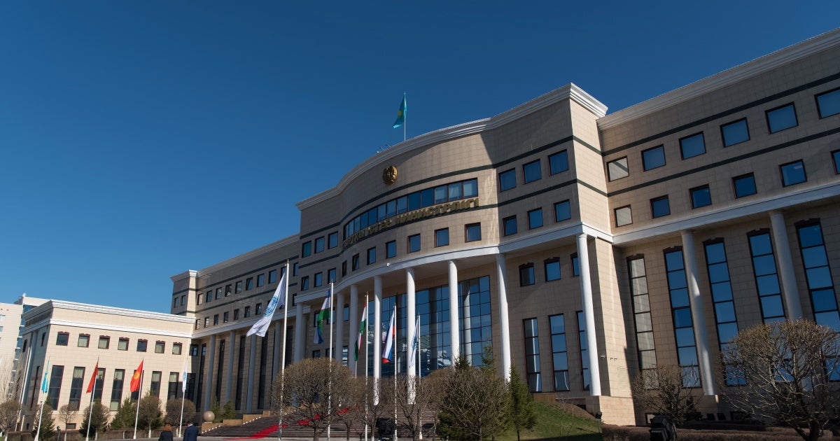 KenRoth's tweet card. The decision by Kazakhstan’s Foreign Affairs Ministry to withhold accreditation from 16 journalists for the Kazakh service of Radio Free Europe/Radio Liberty is a blatant attack on independent media,...