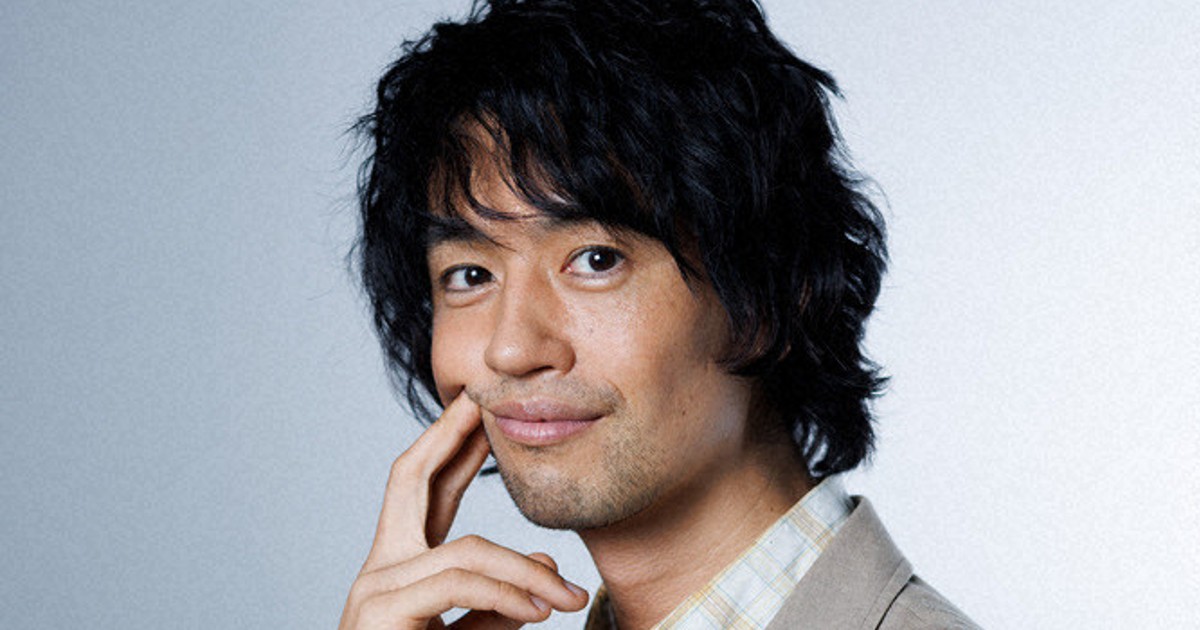 mainichiDCC's tweet card. ドラマ「誘拐の日」新庄政宗役（テレビ朝日系＝火曜午後9時） 　色気も武骨さも表現できる二枚目俳優が今、挑んでいるのは、ちょっと間抜けな誘拐犯役だ。従来のテレビドラマの作り方とは一線を画す撮影現場だといい、「言い方が悪いかもしれないが、（ありがちな）コマーシャル的なキャラクター造形にしていない。監督と