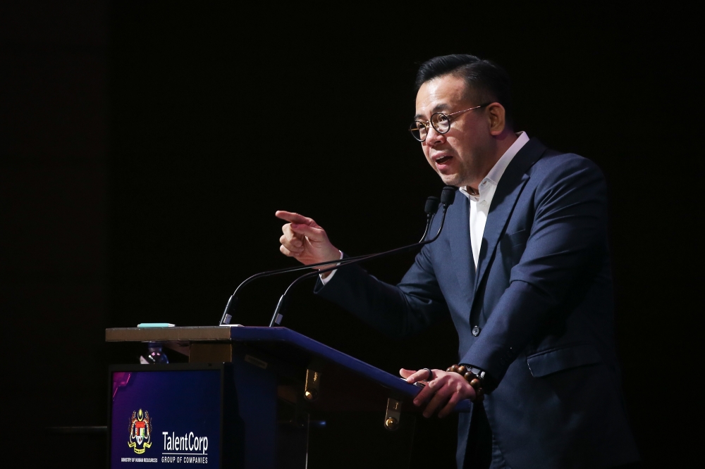 scheekeong's tweet card. KUALA LUMPUR, July 22 — Human Resources Minister Steven Sim today issued a terse warning to the Johor-based bus company whose workers went on strike yesterday, vowing action on...