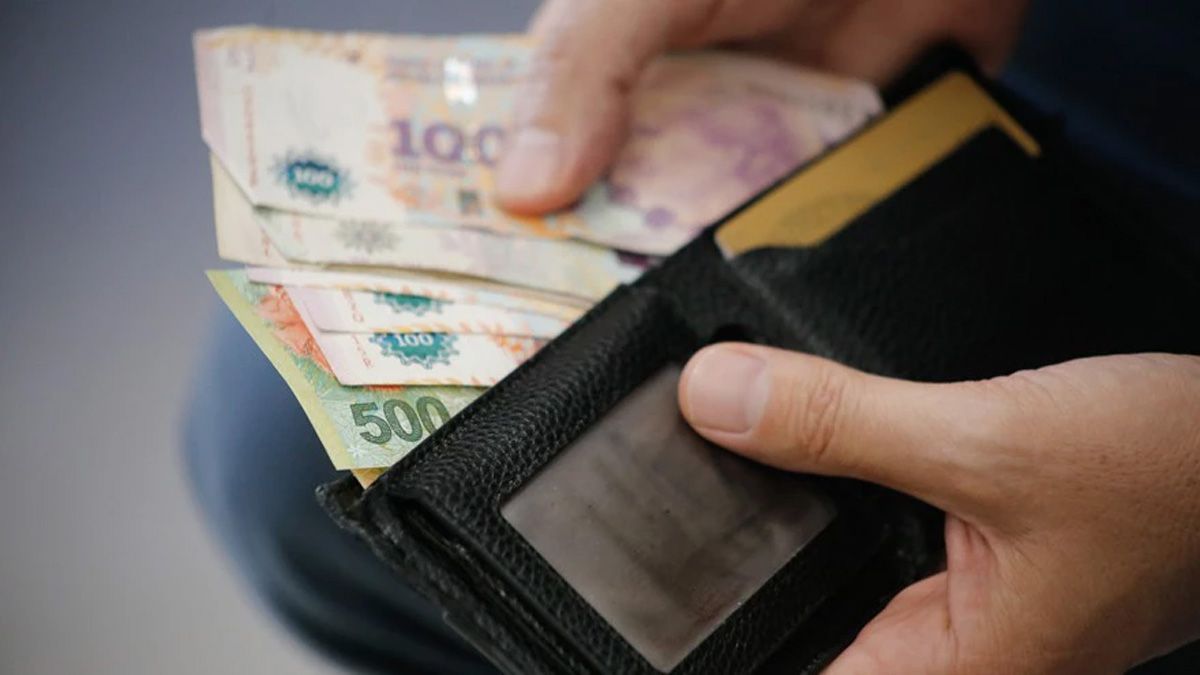 U24noticias's tweet card. En junio la inflación nacional fue de 1,6%, pero Córdoba y CABA superaron el 2%. Río Negro, la más baja del país con solo 0,8%.