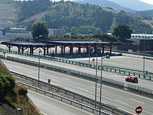 UPLeones's tweet card. Las interminables retenciones en la A-66 entre Asturias y León reavivan la polémica por el cobro del peaje en plena temporada estival