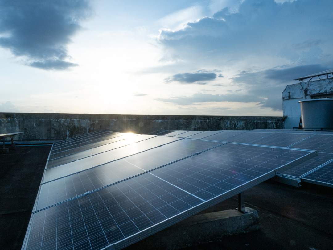 News24's tweet card. Government has announced six additional solar projects as part of Bid Window 7 of the renewable energy power producer procurement programme that will add 1 290MW to the grid.