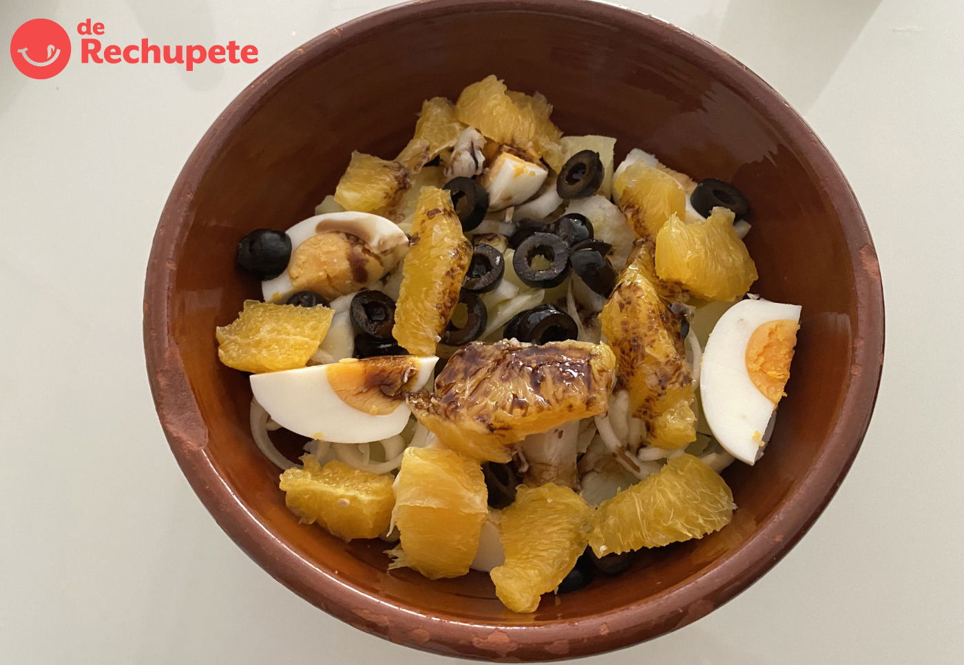ava477's tweet card. Cómo hacer una ensalada malagueña de bacalao y naranja, una delicia, además de refrescante, que podrás preparar muy sencillamente.