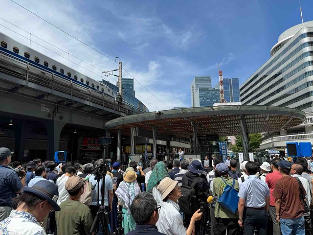 kawanayuji's tweet card. 　参議院議員選挙が行われ、参政党と国民民主党の躍進、自公の政権与党の大敗が伝えられている。敗北は立憲民主党を含めた既存政党も同じではないか。 　 　 （↑参院選の街頭演説会の様子）