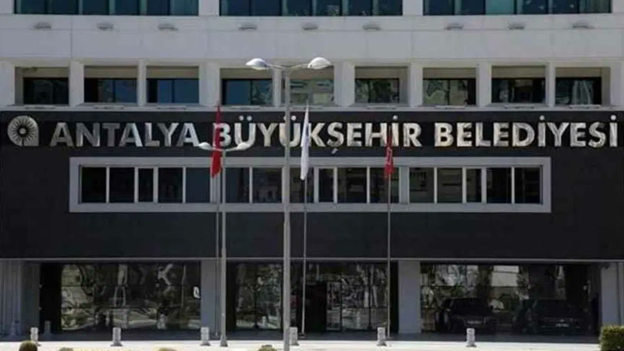 cakir_rusen's tweet card. 5 Temmuz'da tutuklanan Antalya Büyükşehir Belediye Başkanı Muhittin Böcek'in tahliye talebi mahkemece reddedildi.