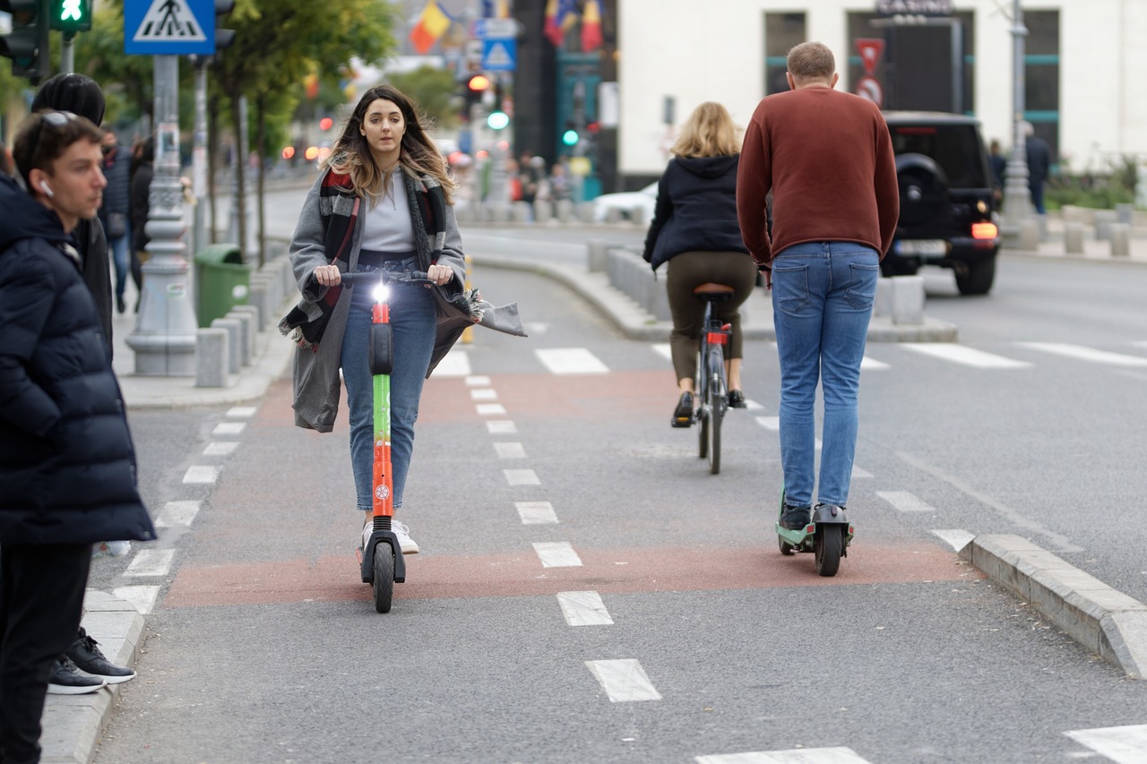 HungaryToday's tweet card. Accidents caused by electric scooters are not high in number compared to motor vehicle liability insurance, but the damages can be serious.