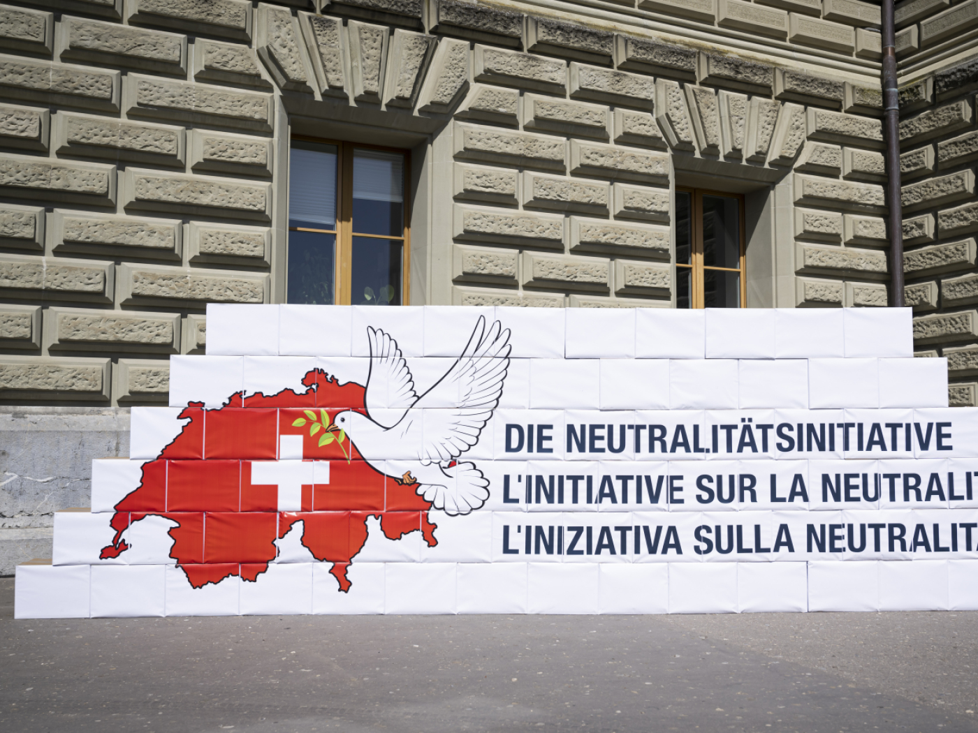 swissinfo_en's tweet card. Neutrality is not a necessary condition for the success of good offices, argues historian Liliane Stadler.