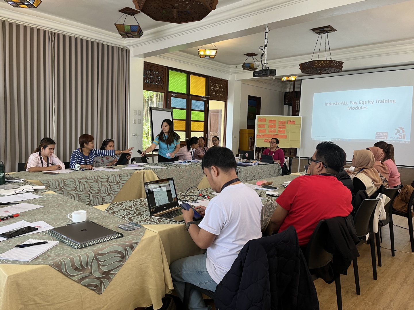 labourstart's tweet card. Twenty women and men trade union leaders from South East Asia made a clear commitment to take action to reduce the considerable gender pay gap in the region.
