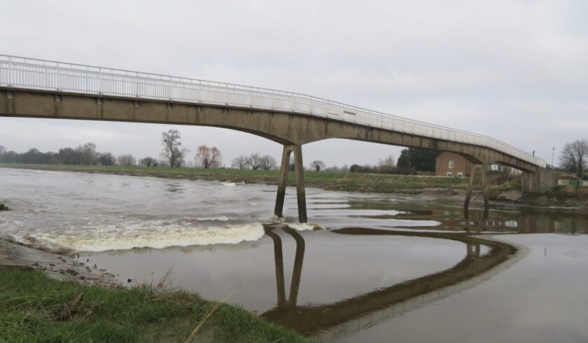 DeesideDotCom's tweet card. The Welsh Dee Trust has warned that the Cunliffe Review’s proposals for water regulation reform fail to adequately address the complex management needs of cross-border rivers like the Dee. The Trust,...