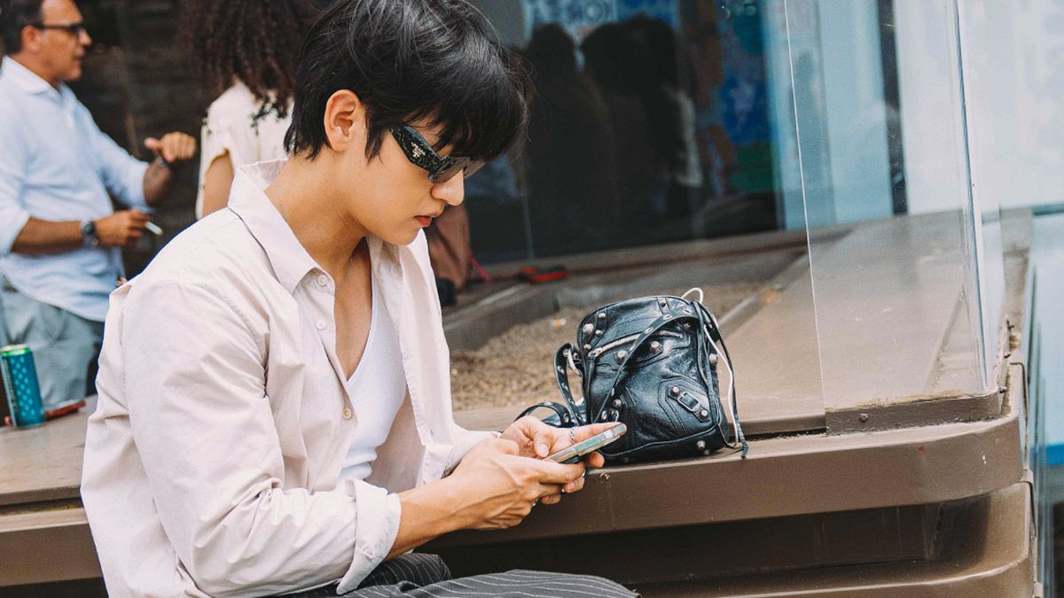 voguebusiness's tweet card. As ChatGPT, Google and now Apple race to monopolise e-commerce with AI, 2025 is being dubbed “the year that changed online search”. What should brands do to stay ahead?