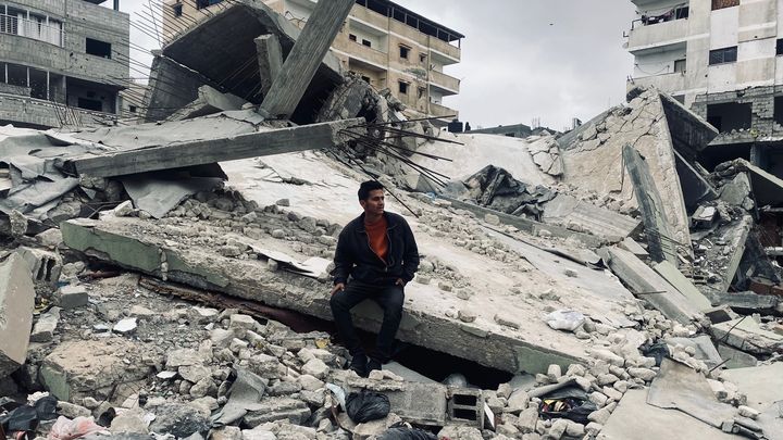 sapphos_student's tweet card. UERENT Do not donate here, we cannot reach the beneficiary, do not send… Tawfik waleed needs your support for Your help is the only hope to save us from war.